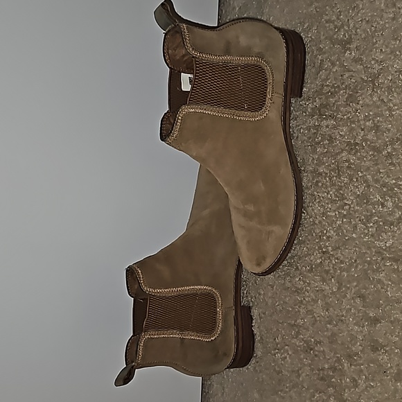Tom's Chelsea Boots - Picture 7 of 12